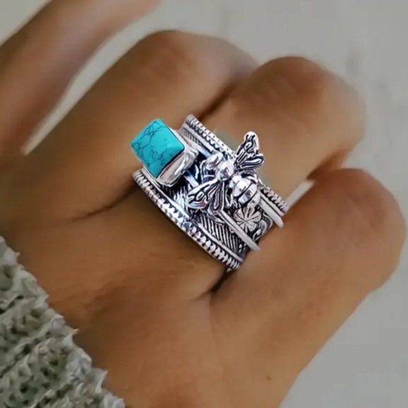 Jewelry - Vintage  Boho Band Ring Honey Bee Design Size 6